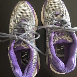 BROOKS ADRENALINE Size 8